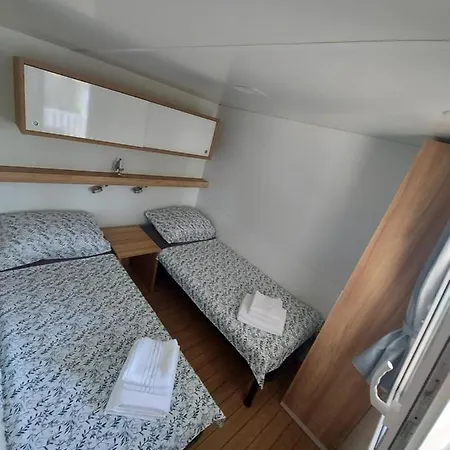 Philomena Mobile Camping Pasman