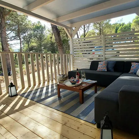 Philomena Mobile Camping Pasman